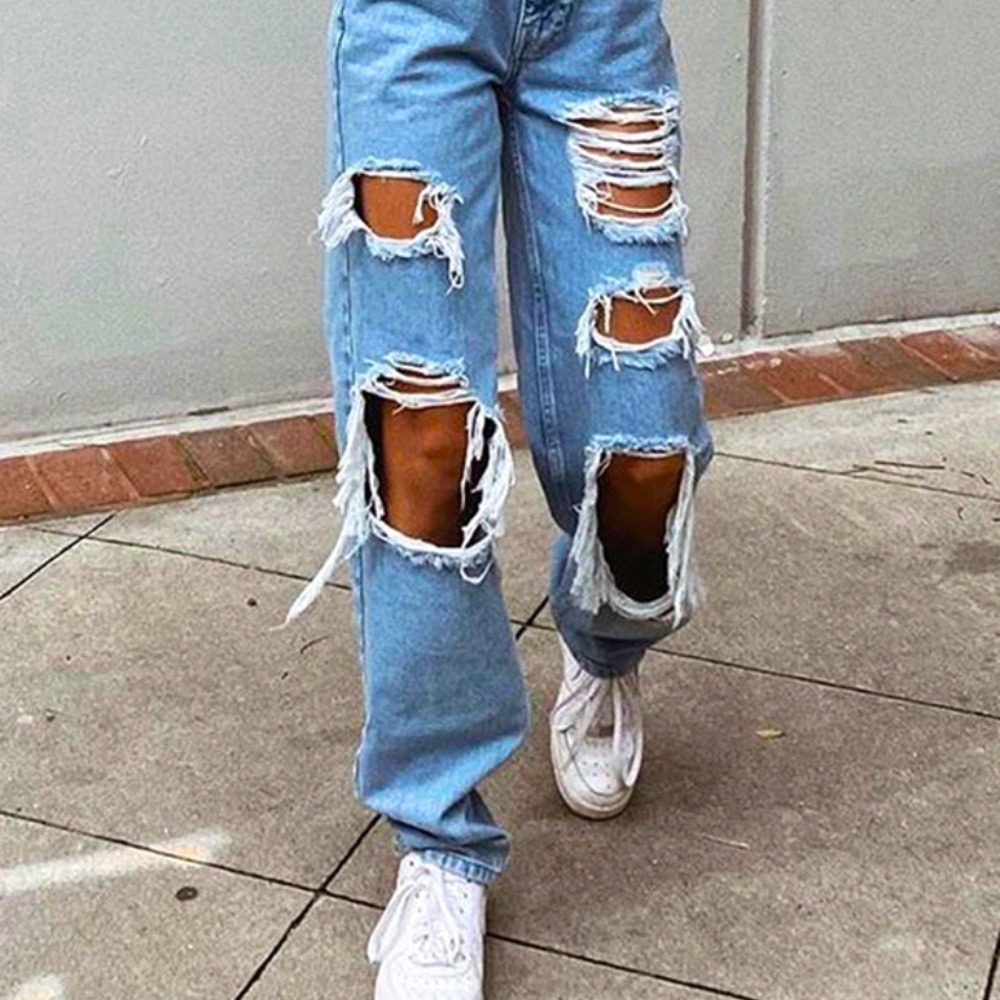Baggy ripped jeans